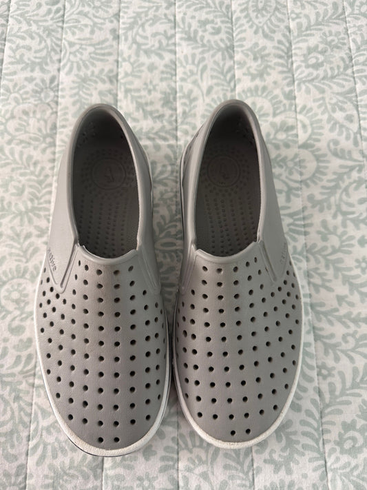 NATIVE Gray, slip on water shoes 2 (Big Kid)