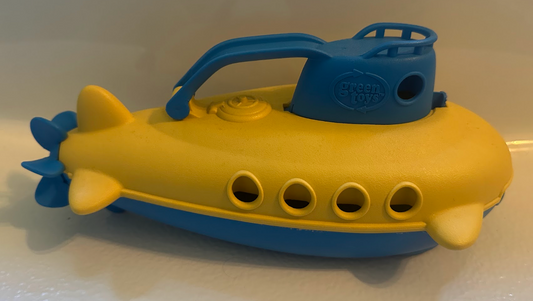 Green Toys Plastic Tub Submarine, Yellow/Blue Sturdy, Durable Bath Toy, Opens to Clean! Toy Vehicles