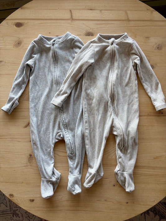 Old Navy, 6-9m, Gray and Off-White Pajamas 2 Pack: Footie Pajamas, Gray & Off-White, 2-way zipper 6 Months
