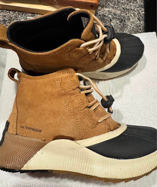 Sorel Unisex Youth Out N About Classic Waterproof Unisex Youth Out N About Classic Waterproof Boots, worn once 2 (Big Kid)