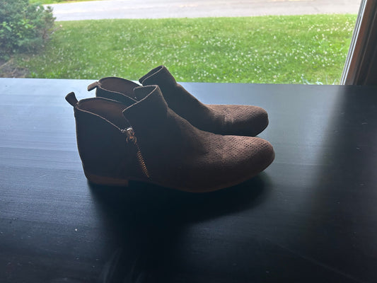 Dr. Scholl's Brown Suede Ankle Boots 1 Inch Heel, Outside Gold Zipper, Dot Pattern, Foam Insole 10 (Adult)