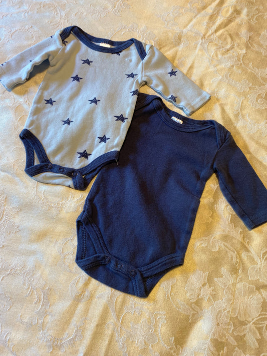 Modern Baby, 3m-6m long sleeve onesie with snaps, Light blue with dark blue stars and solid dark blue- runs small 3 Months
