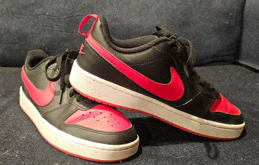 NIKE Barely worn 6-1/2 (Big Kid)