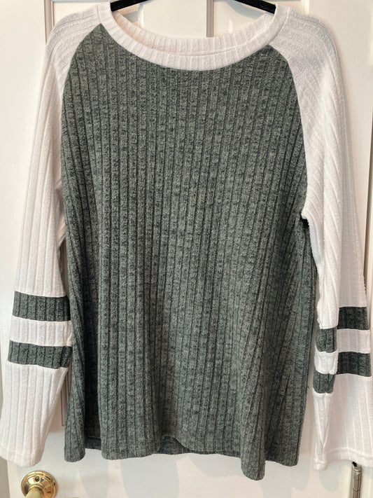 Size xl long sleeve green and white sleeves Green stripe sleeves soft vertical lined sweater Women's - XL