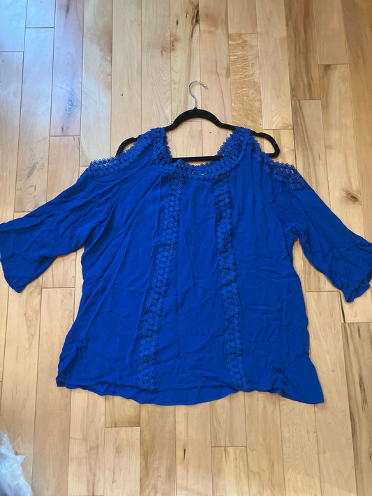 Counterparts size 2xl open shoulders lacey blue Lacey neckline and around shoulders three quarter sleeve blouse Women's - XXL