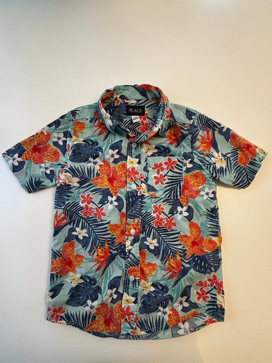 Place boys size 5-6 hawaiin short sleeve floral light blue button down 5T/5