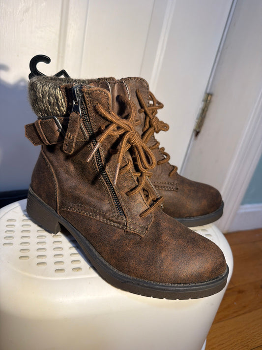 Faded glory Women size 6 faux leather brown ankle boot with knit trim 6 (Adult)