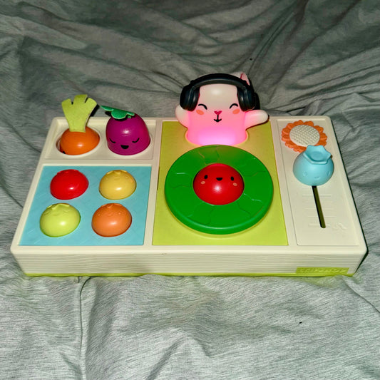Skip Hop musical farm stand toy Skip hop musical farmstand with working sounds Toddler