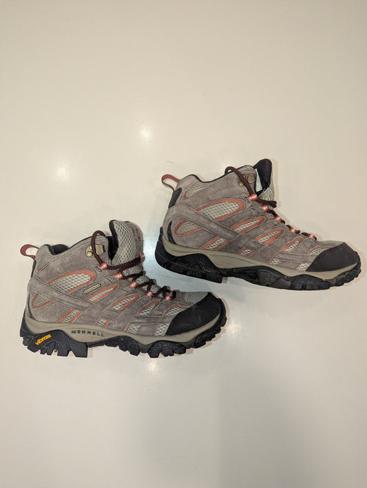 Merrell Merrell Women's 8 Waterproof Hiking Boots in Gray - like new 8 (Adult)