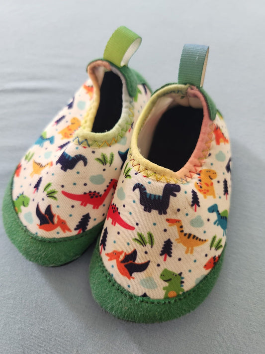 Size 19/20 Dino water shoes 4 (Toddler)