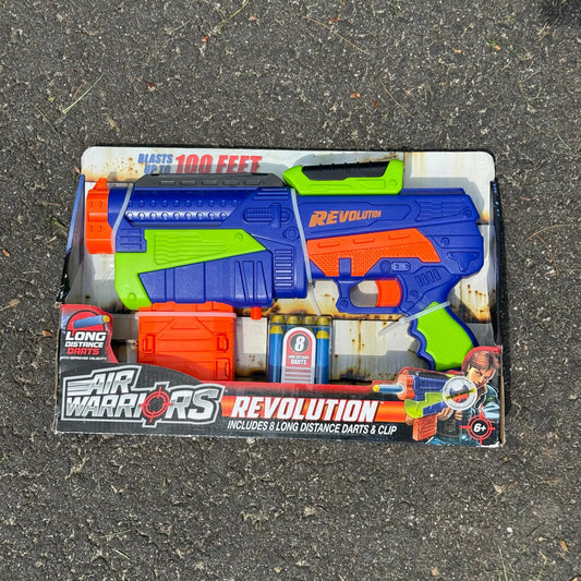NEW Air Warriors Revolution Dart Blaster 8 long distance darts no batteries Games