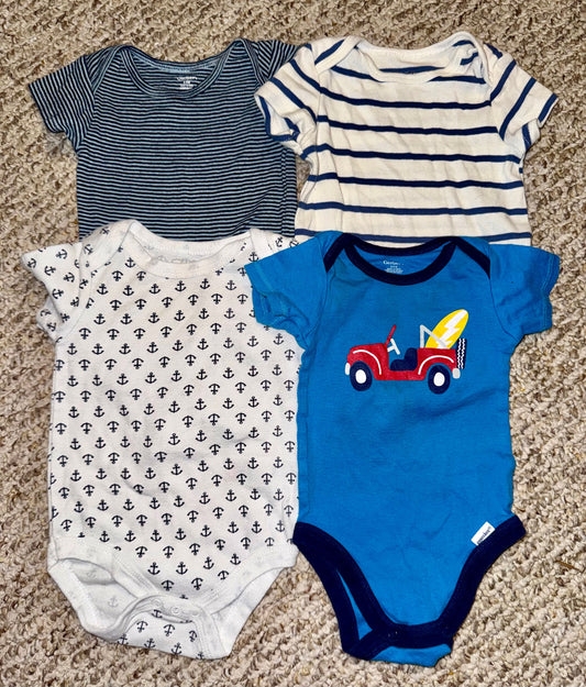 Set of 4 onesies 6-9 months Set of 4 onesies 6-9 months 6 Months