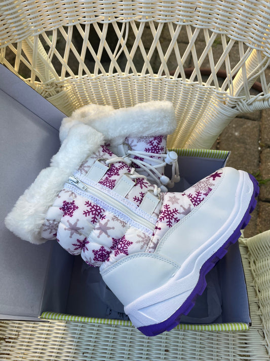 AXZ Adorababy NEW white boots with snowflake pattern 3 (Big Kid)