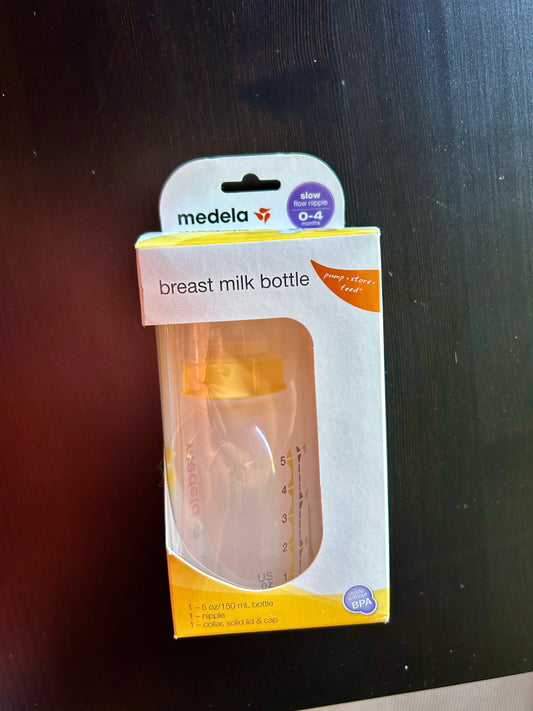 Medela 5 oz Breast Milk Bottle New in package, slow flow nipple - 0-4 months, 150mL bottle Nursing