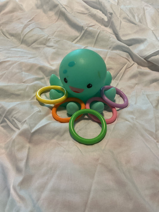 Infantino Octopus bath to light up ring toss Toddler