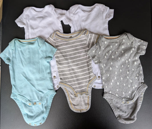 Cloud Island newborn boys onesies, lot of 5 Could be unisex, back 2 onesies are plain white Newborn