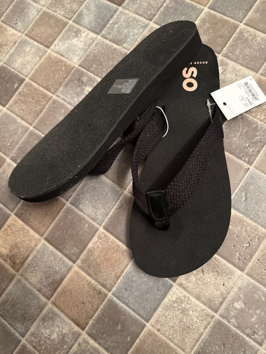 So New With Tags black flip flop sandals 9 (Adult)