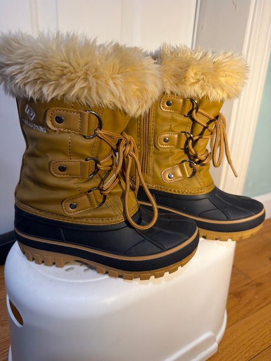 Dream Pairs Toddler size 12 winter boots tan with black bottom 12 (Lil' Kid)