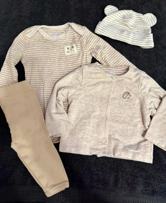 0-3 month, 4 piece Granimals tan outfit set 0-3 month, 4 piece Granimals tan outfit set 3 Months