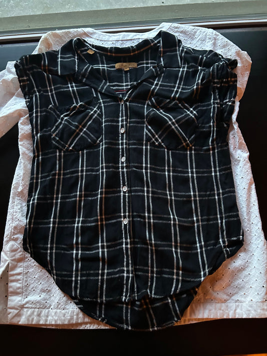 Jach's Girlfriend Black and White Button Down Plaid, Two Front Pockets, White Buttons, Short-Sleeves Women's - M