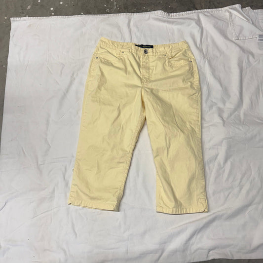 Gloria Vanderbilt - Womens - Sz 14 - NWOT Yellow Capris - Designed Back Pockets Women's 14