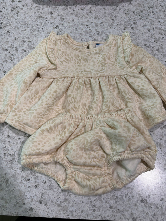 Old Navy 3-6m sweater set 3 Months