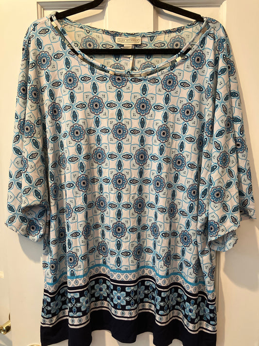Dana Buchman size 2xl elbow length sleeve blouse Neckline has cut outs, soft and flowy tshirt Women's - XXL