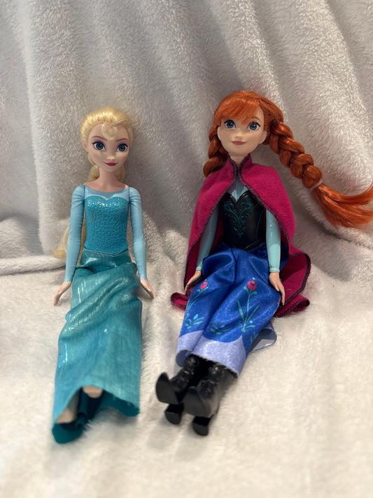 Frozen Elsa and Anna Barbie dolls Elsa is missing Cape and shoes Dolls and Accessories