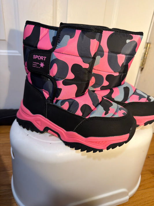 Sport Girls size 3 pink camo winter boots 3 (Big Kid)