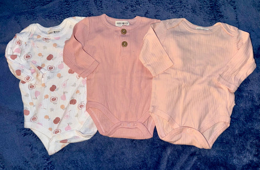 3-6m rabbit bear 3 piece onesie bundle 3-6m rabbit bear 3 piece onesie bundle 3 Months