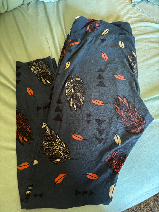 Lularoe TC leggings, fits sizes 12-18 feathers Women's - XL