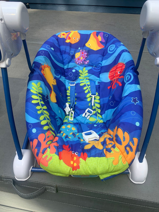 Fisher Price Swing with sound and vibrations. Needs batteries Swing