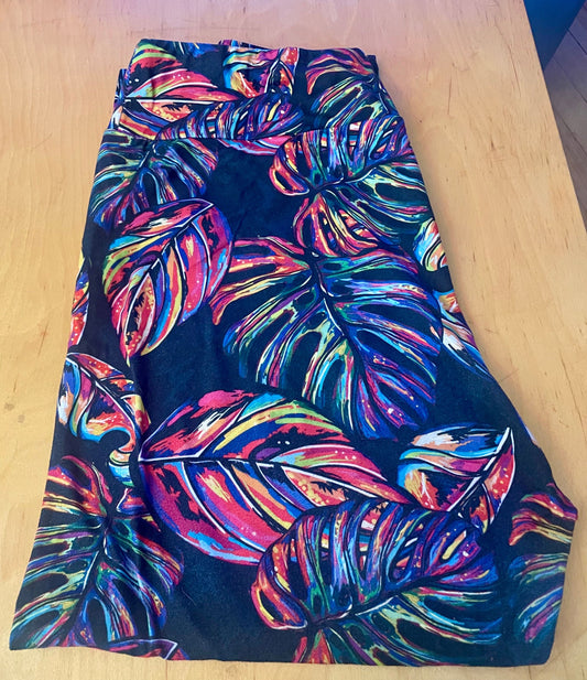 Dren Designs One pair of capri length leggings. Women's - L