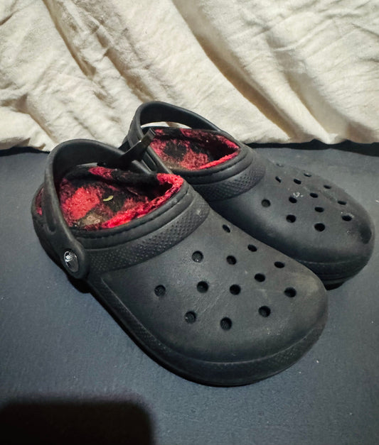 Croc Insulated black Crocs Buffalo Plaid Insulated black Crocs 2 (Big Kid)