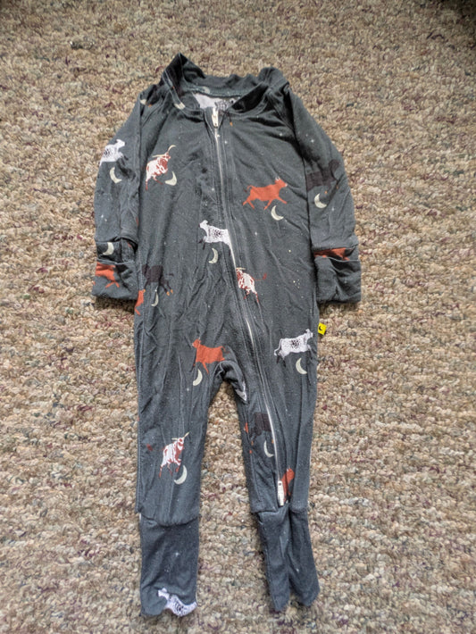 Moon fruit--Bamboo/ 0-3 months Grey cows jumping over moon 2 way zip sleeper with fold over feet Newborn