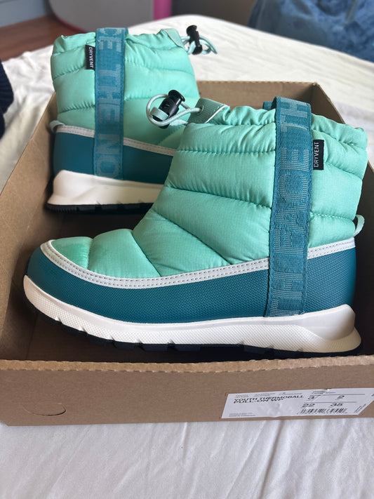 The North Face, 3Y, Winter Boots Teal and Blue, New in box, pull on fleece lines bootd 3 (Big Kid)