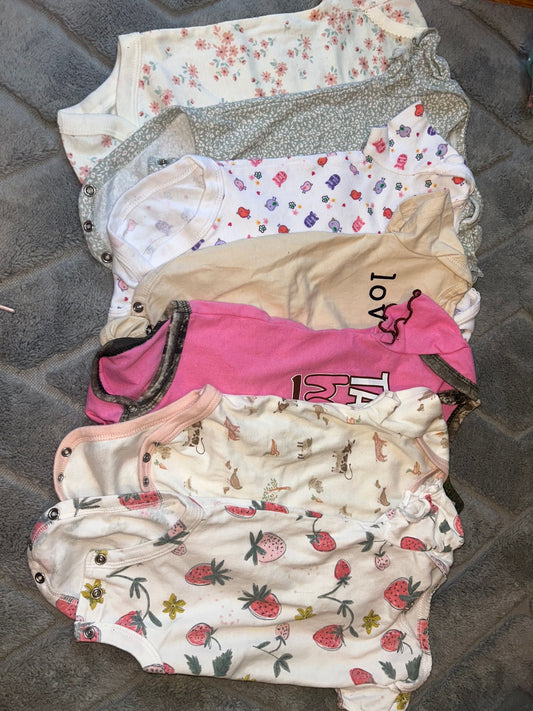 Carter's, Le Top Bebe, Mossay Oak, Littles, Gerber 7 short sleeve onesies 3 Months