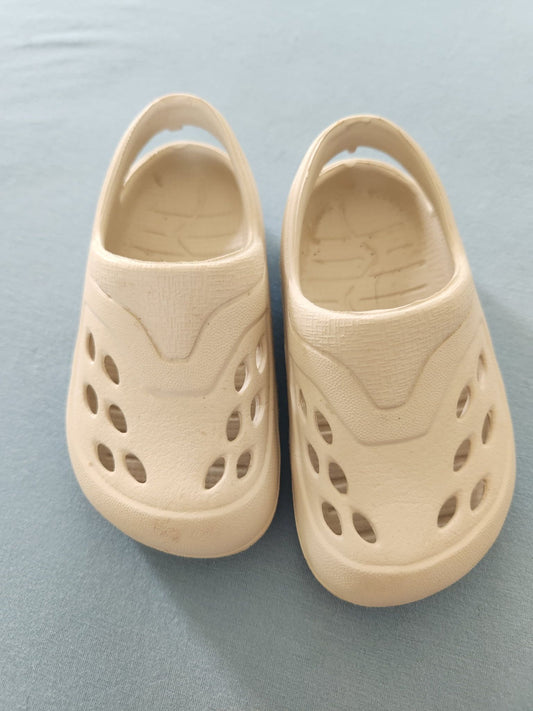 Wonder Nation - 4 Crocs sandles water shoes 4 (Toddler)