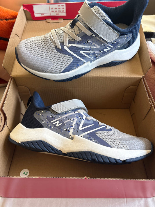 New Balance, Size 1 Sneakers Blue and gray with speckles of black Velcro new in box 1 (Big Kid)