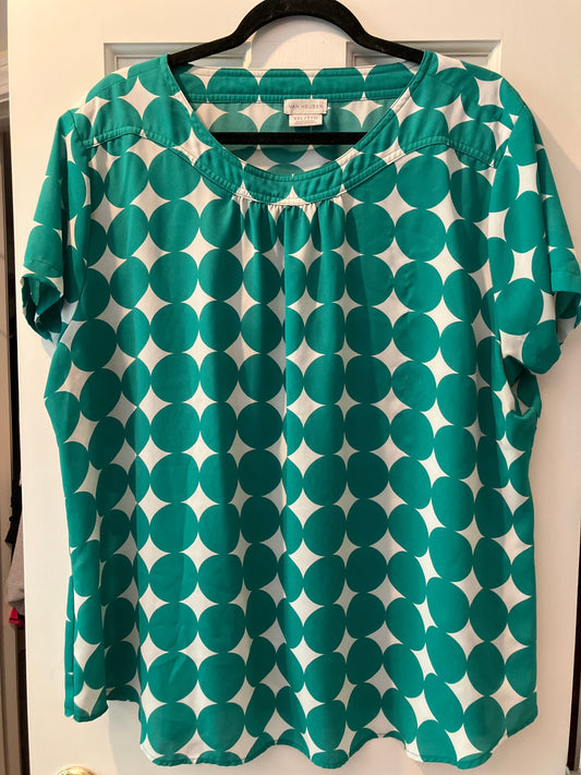 Van Heusen. Size xxl. Short sleeve green Polka dotted camisole tshirt blouse Women's - XXL