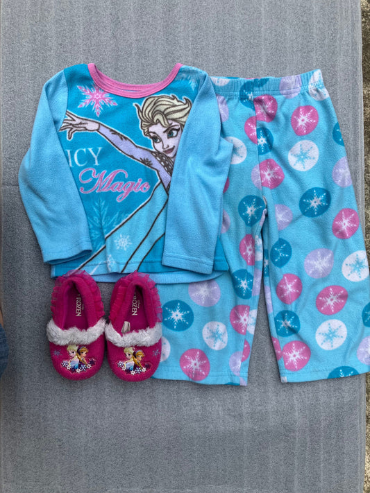 Disney Frozen - 2T Pajamas - Blue fleece LS shirt snowflake pants. Slippers - size 5 / 6 - pink princess Elsa, Ana 2T