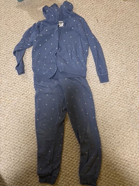 OshKosh blue sweat suit with little flowers 10