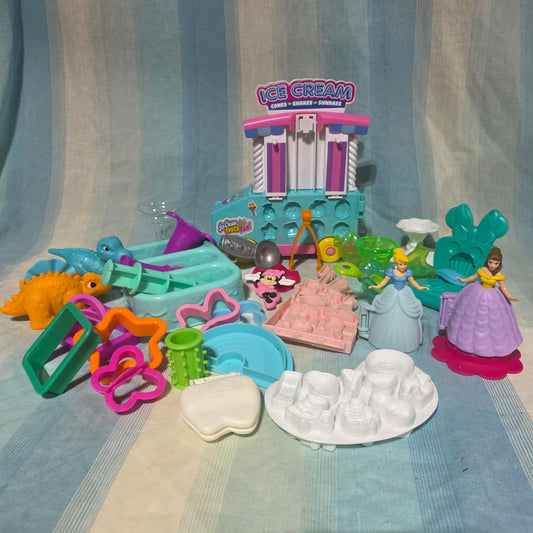 Play-do mixed lot, ice cream, Disney princess, sha  Playsets