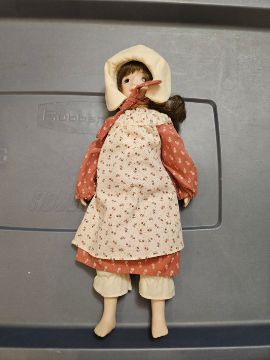 Russ Berie & Co calico cousins porcelain doll Amanda, cloth body rest is porcelain Dolls and Accessories