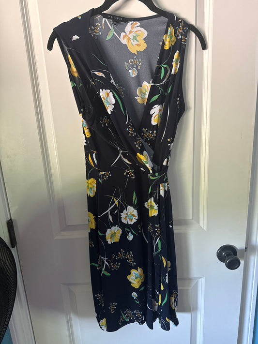 Hail3y 23 Navy flower dress. V neck. Stitch fix brand. Very stretchy. Women's - M