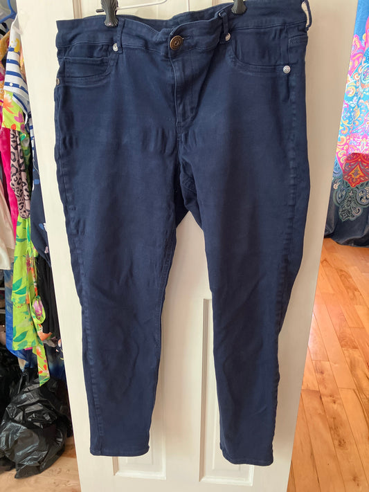 Maurices size 18 regular blue denim skinny Elastic waist soft denim faux front pockets, real back pockets Women's 18
