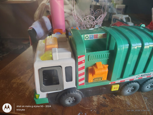 Kid connect Trash truck that lights up and has sounds Toy Vehicles