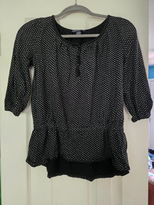American living Black and white top 16
