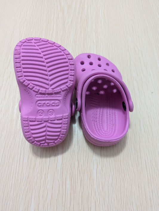 Crocs Crocs in Pink Size 2 2 (Infant Shoe)