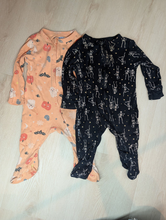 Old Navy Halloween long sleeve pajamas, 3-6m Orange misc, black skeletons, 2-way zipper, fold over mittens 3 Months